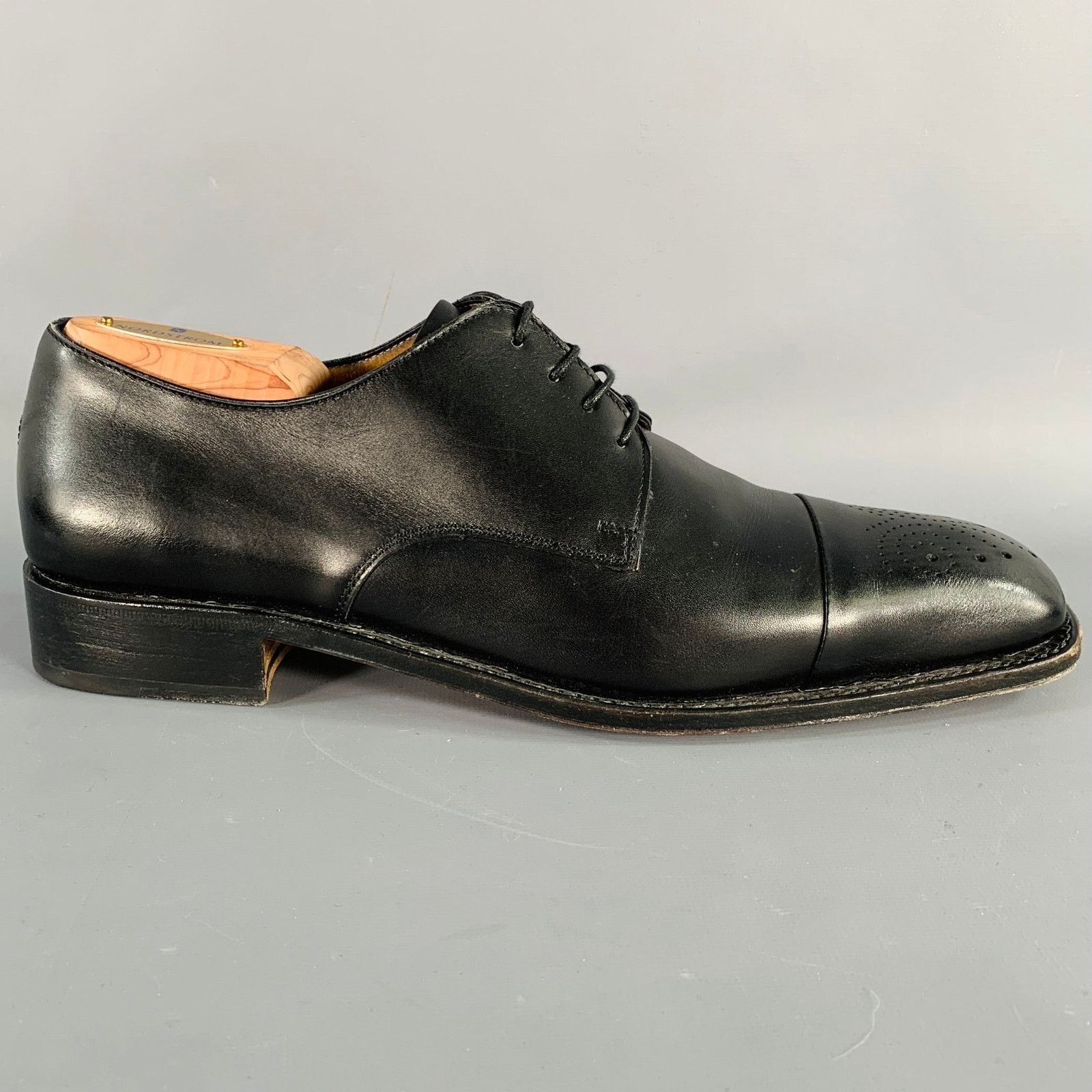 Salvatore Ferragamo Size 8.5 Black Leather Perforated Lace-Up Shoes Size US 8.5 / EU 41-42 - 2 Thumbnail