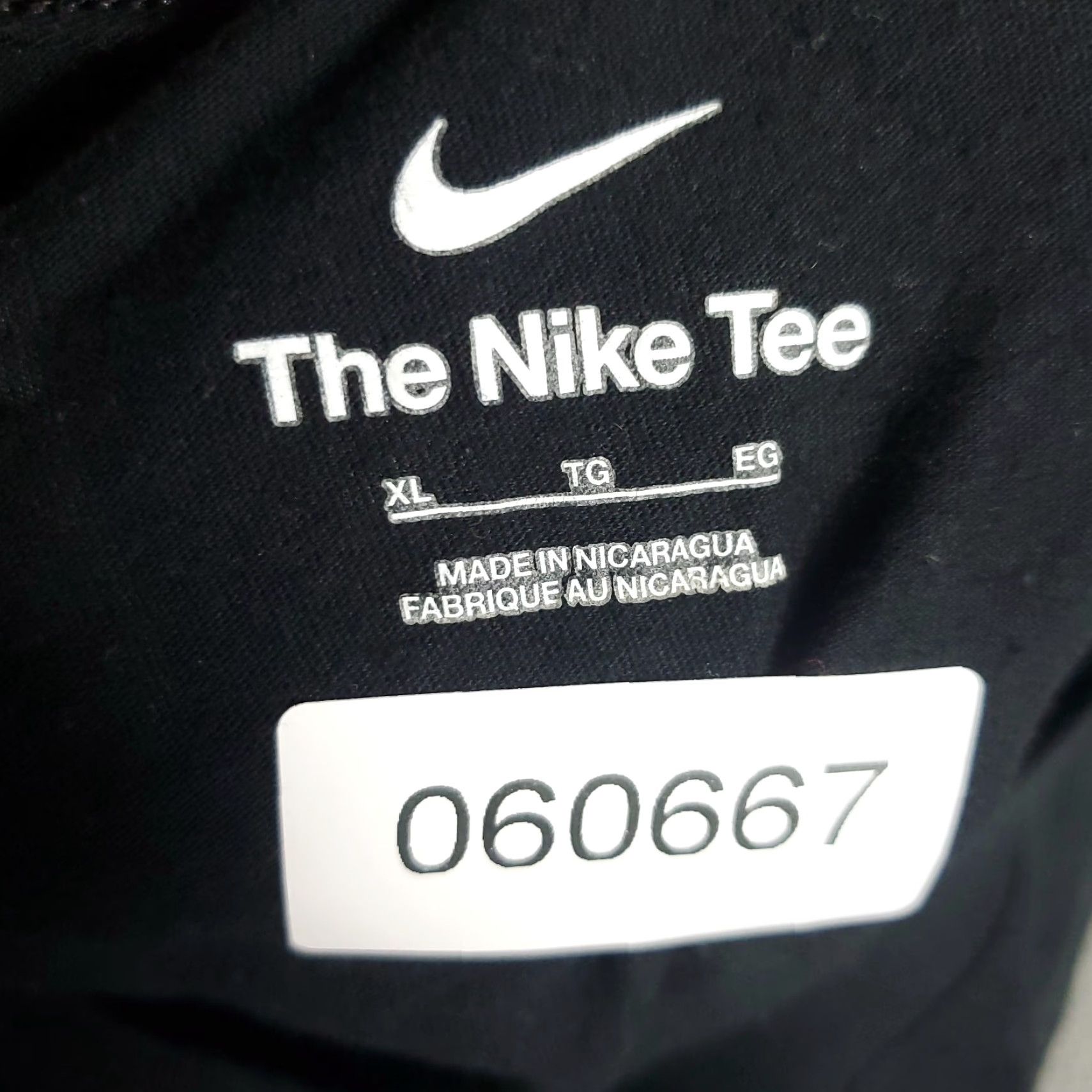 Nike Nike T-Shirt Mens XL Black Swoosh Casual Short Sleeve Sports Size US XL / EU 56 / 4 - 6 Thumbnail