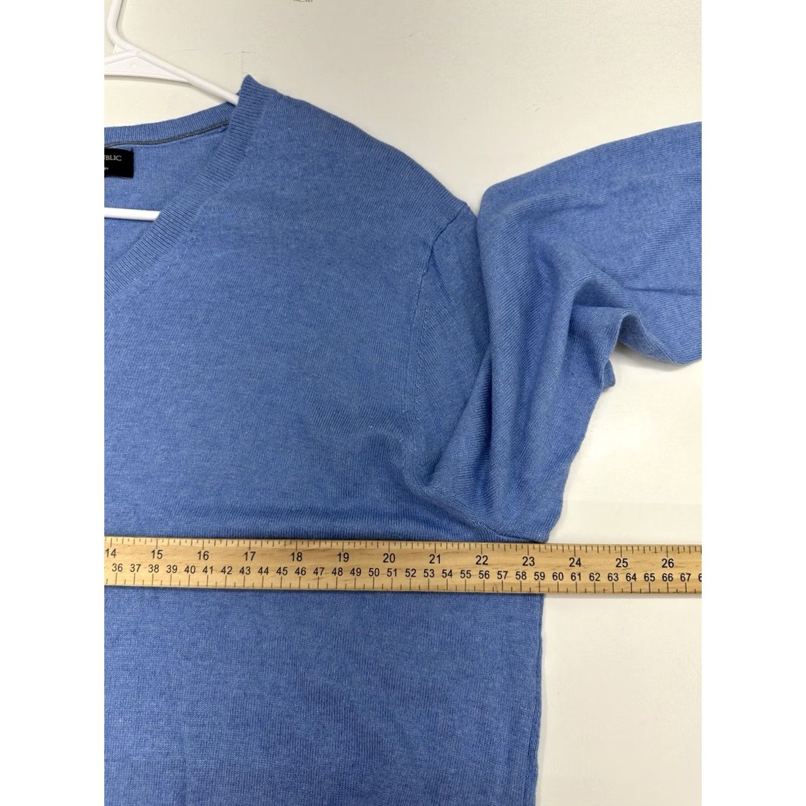 Banana Republic Banana Republic Mens Sweater Shirt XL Blue Long Sleeve Knit V-Neck LuxeYarn Pullover Regular Fit Mens, Casual, Golf, Hiking, Walking, USA Theme Size US XL / EU 56 / 4 - 6 Thumbnail