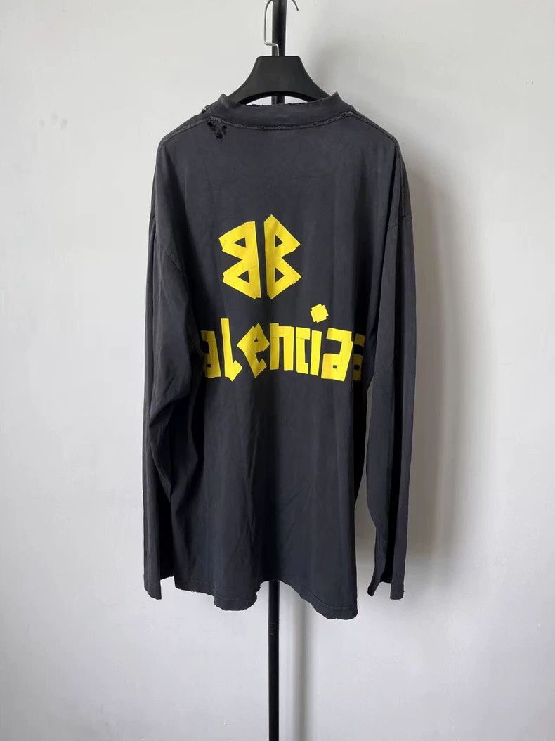Balenciaga Balenciaga Tape Letter Logo Printed Crew Neck Long Sleeve Size S / US 4 / IT 40 - 2 Thumbnail