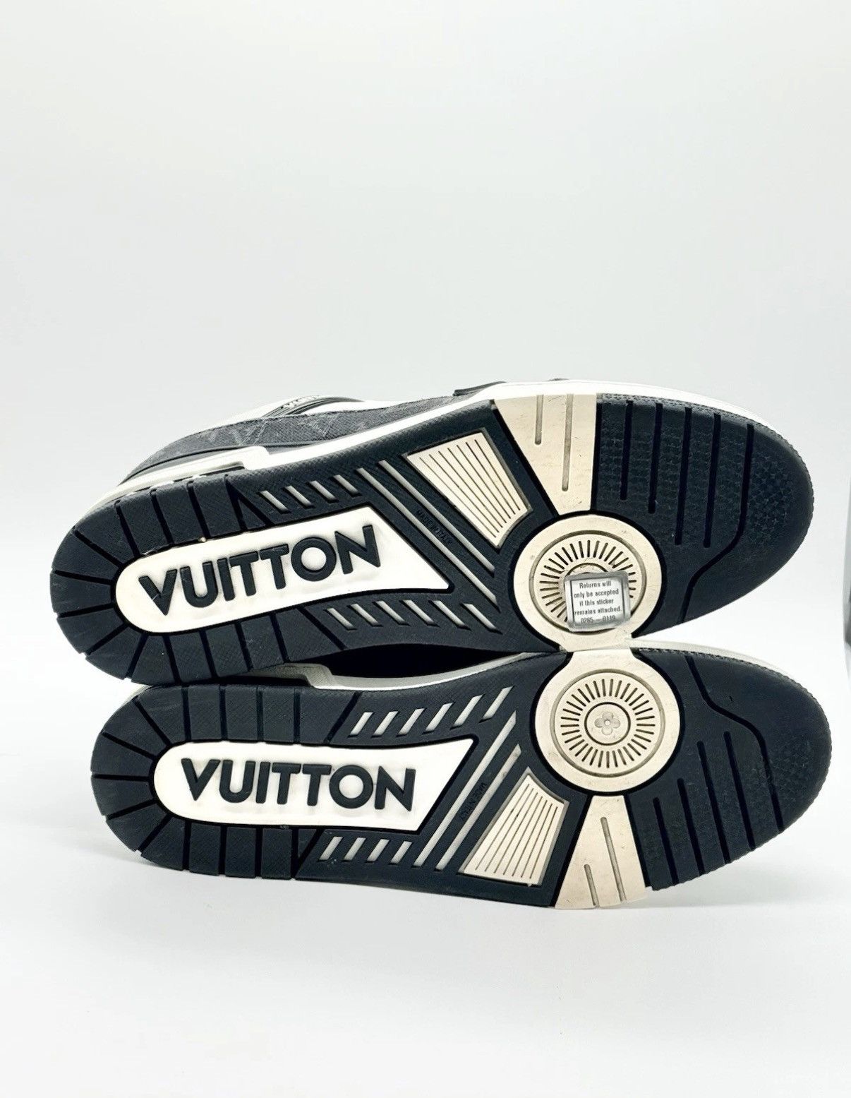 Louis Vuitton Size 10.5 - Louis Vuitton Trainer Low Black Size US 10.5 / EU 43-44 - 6 Thumbnail