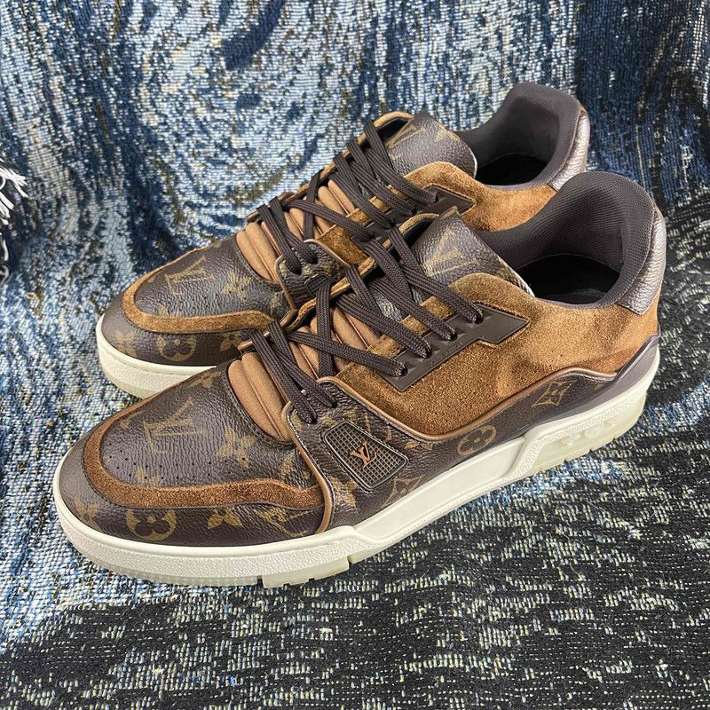 Louis Vuitton Louis Vuitton Stylish Brown Trainer Sneakers for Men 0089 Size US 9.5 / EU 42-43 - 1 Thumbnail