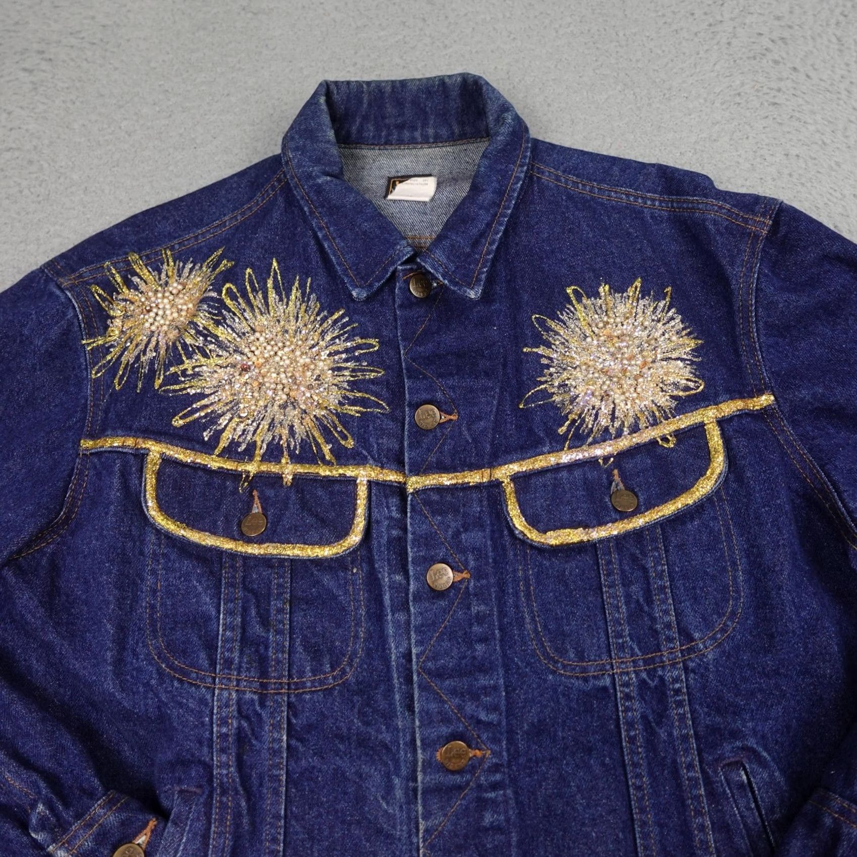 Lee VINTAGE Lee Jacket Mens 44 Blue Denim Beaded Fireworks Embellished 90s Jacket Mens Blue Denim Beaded Fireworks Embellished 90s Size US 44 / EU 60 - 5 Thumbnail