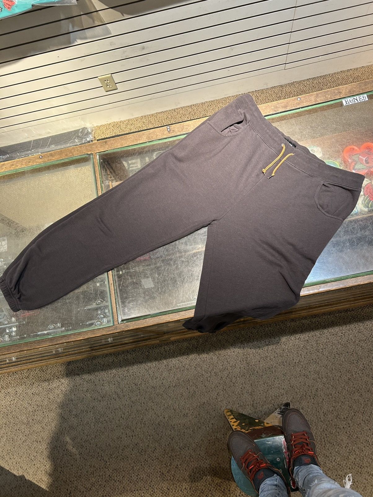 Brixton Brixton Sweatpants Size US 34 / EU 50 - 1 Thumbnail