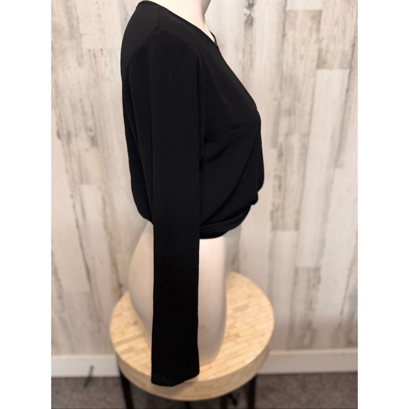 H&M H&M Divided Black Long Sleeve Crop Top Keyhole Twist Front S Size M / US 6-8 / IT 42-44 - 8 Thumbnail