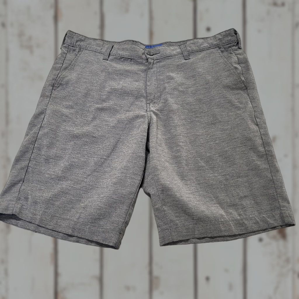 Vintage RGSTR Shorts Men 36 Performance Flat Front Golf Heather Gray Wicking Relaxed Fit Casual Outdoor Sports Pocket Zipper Button Embroidered Size US 36 / EU 52 - 1 Thumbnail