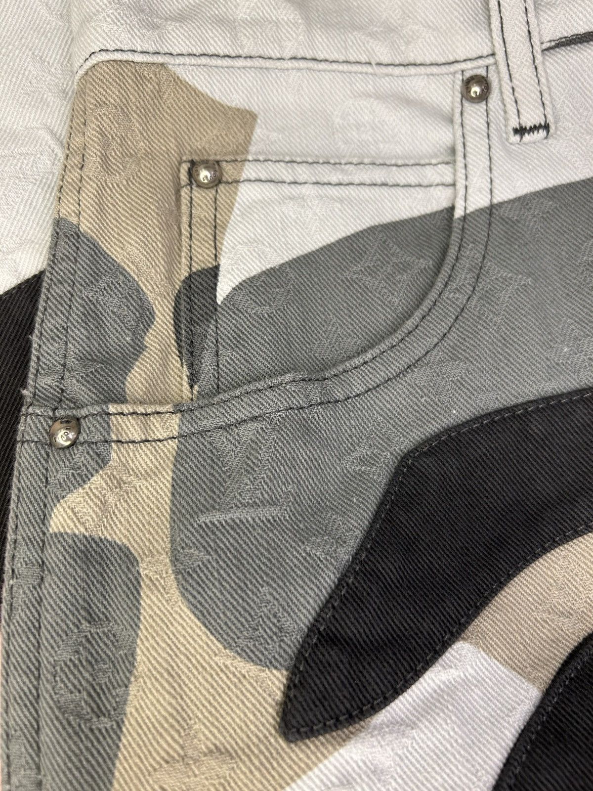 Louis Vuitton LOUIS VUITTON PATCHWORK PORTRAIT DENIM PANTS Size US 34 / EU 50 - 3 Thumbnail