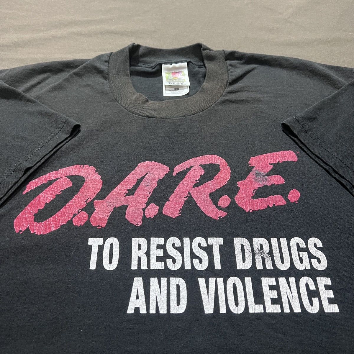 D.A.R.E Vintage Y2K DARE Promo Tee L Faded DRUGS AND VIOLENCE Size US L / EU 52-54 / 3 - 2 Thumbnail