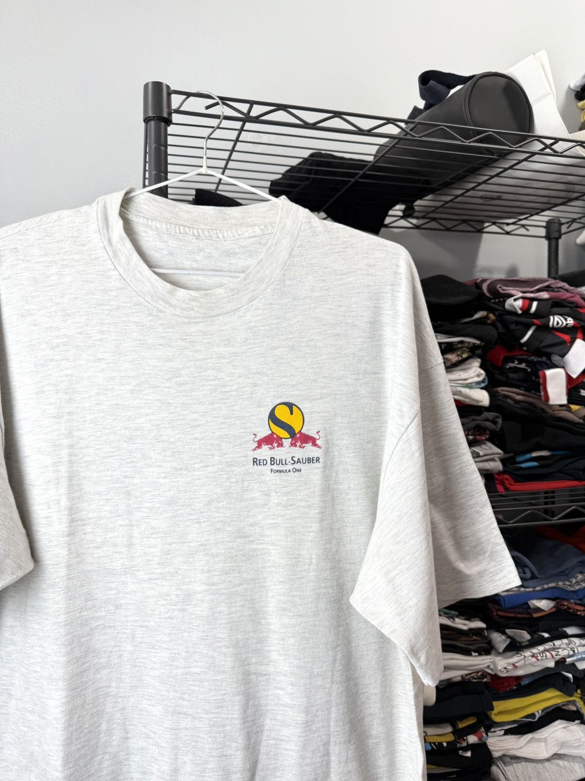 Red Bull Vintage Red Bull Sauber Formula One Racing T Shirt Size US XL / EU 56 / 4 - 2 Thumbnail