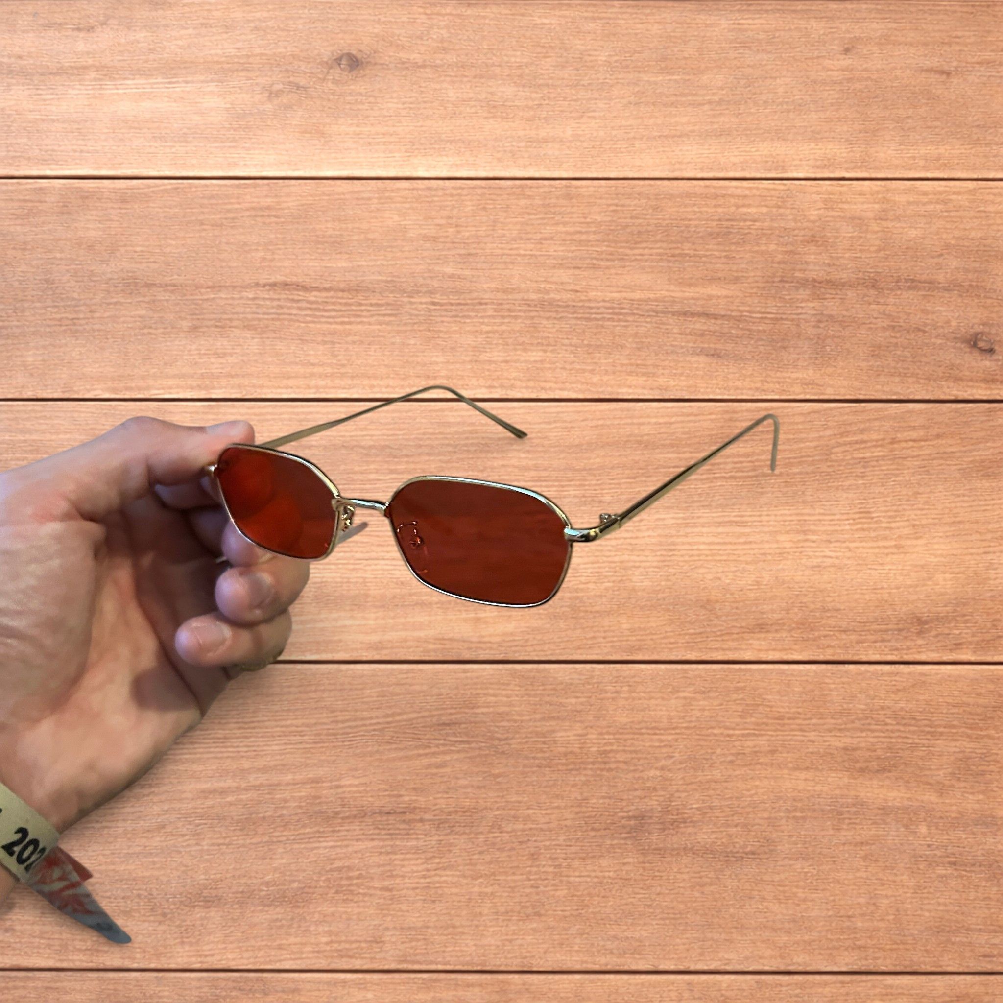 Japanese Brand Metal frame polarised sunglasses in gold with red lens. Size ONE SIZE - 3 Thumbnail