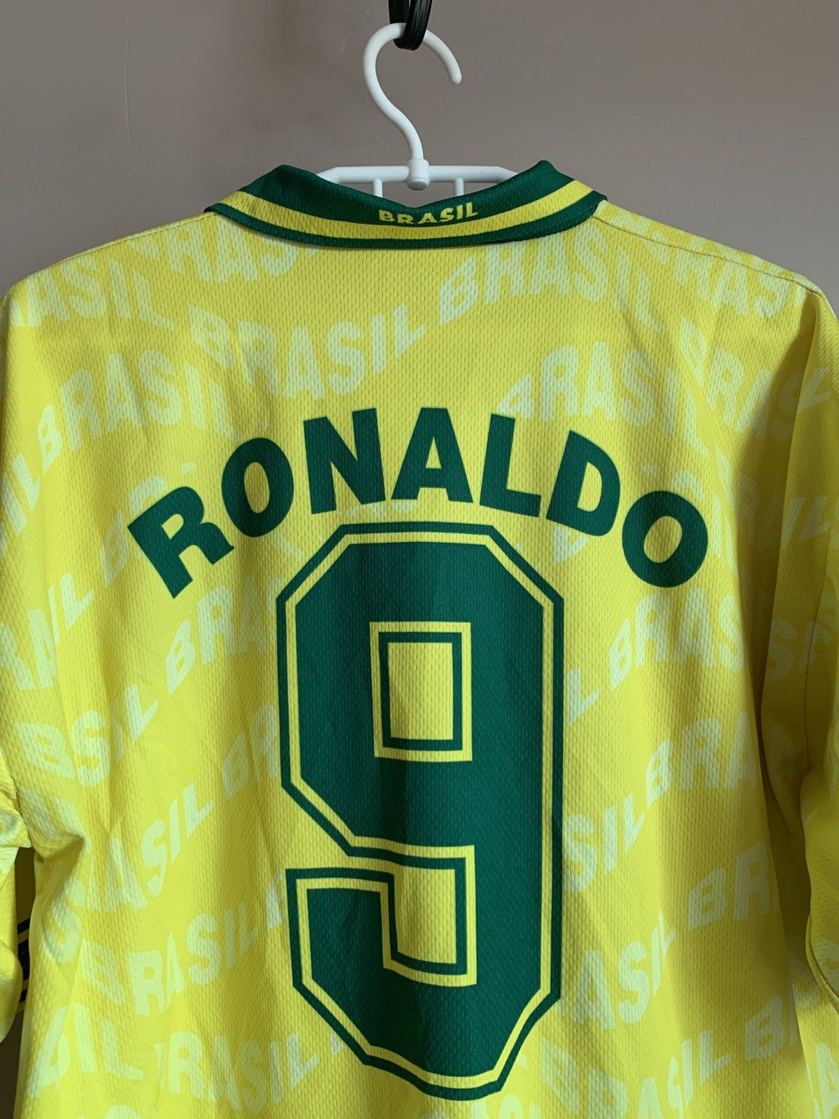 Vintage Brazil Home Football Shirt Vintage Soccer Jersey RONALDO #9 Size US XL / EU 56 / 4 - 9 Thumbnail