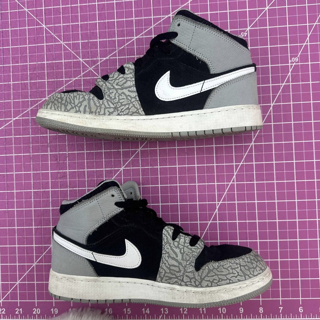 Jordan Brand Air Jordan 1 Mid Elephant Toe GS Youth 6.5Y Black Grey Red Size US 6.5 / EU 39-40 - 2 Thumbnail