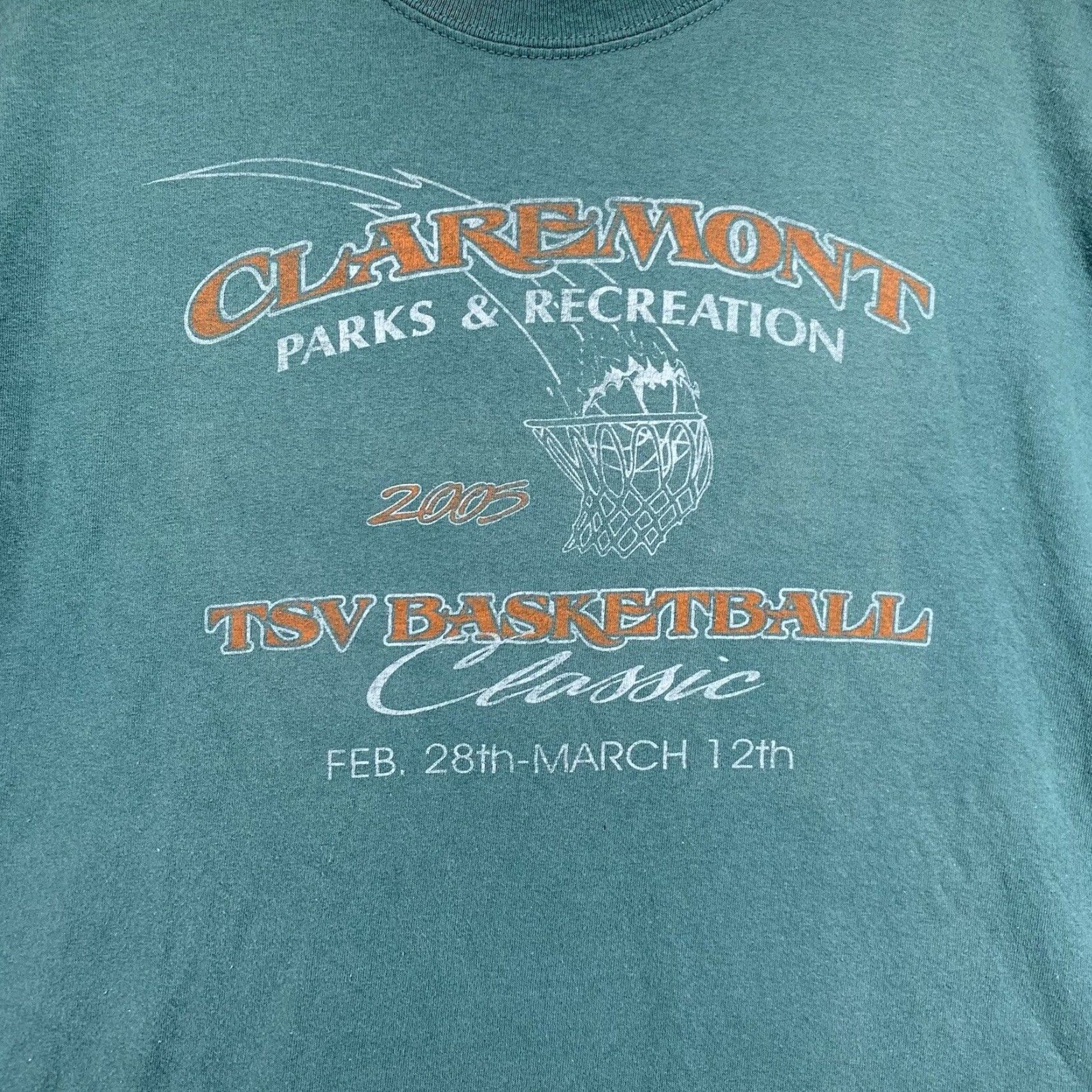Gildan VINTAGE Gildan Men's XL T-Shirt Basketball Classic Parks & Recreation Y2K Green Cotton Slim Fit Size US XL / EU 56 / 4 - 2 Thumbnail