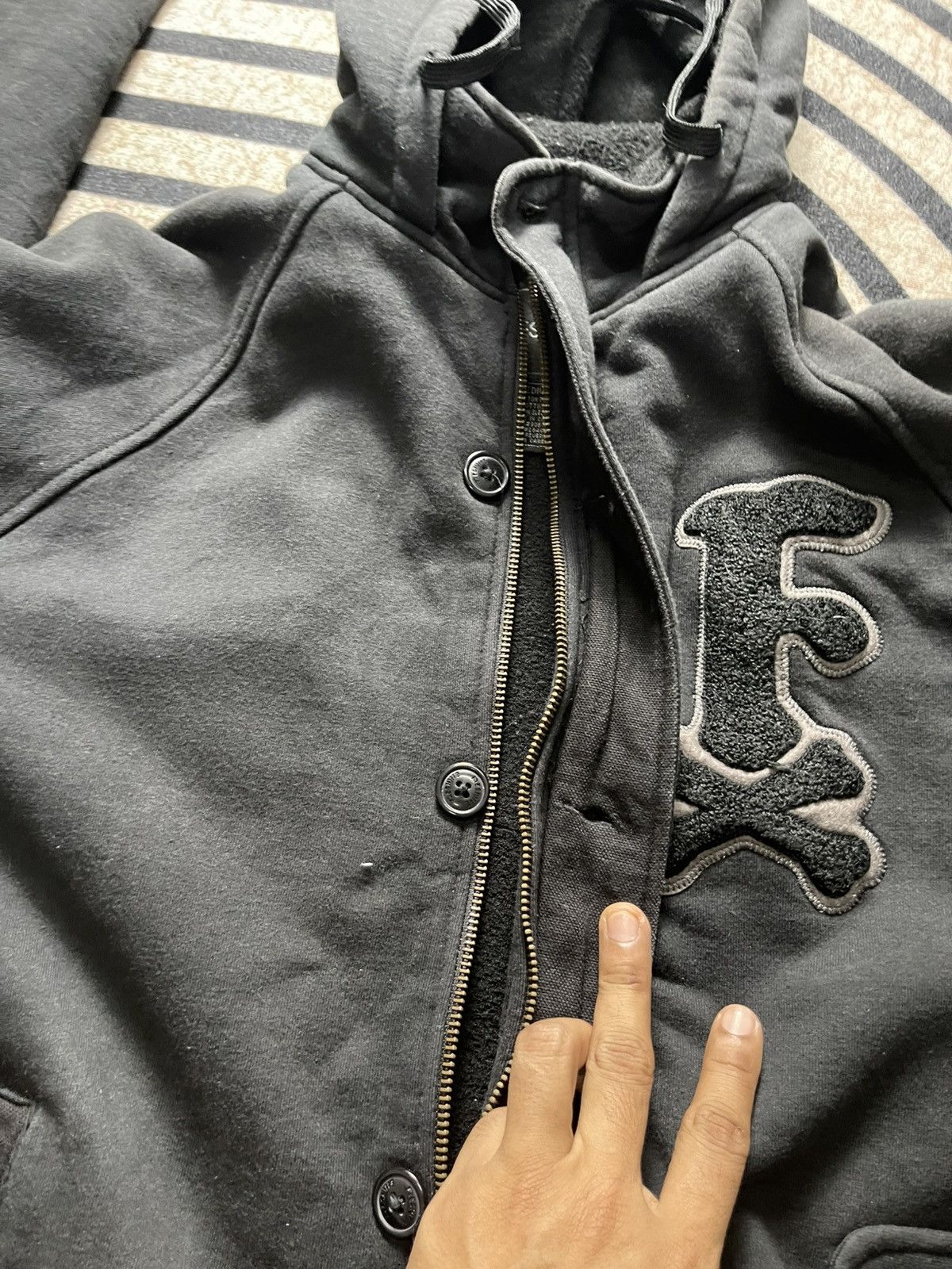 Freshjive 2000s FRESHJIVE HOODIE ZIPPER BUTTON RARE DESIGN Size US M / EU 48-50 / 2 - 15 Thumbnail