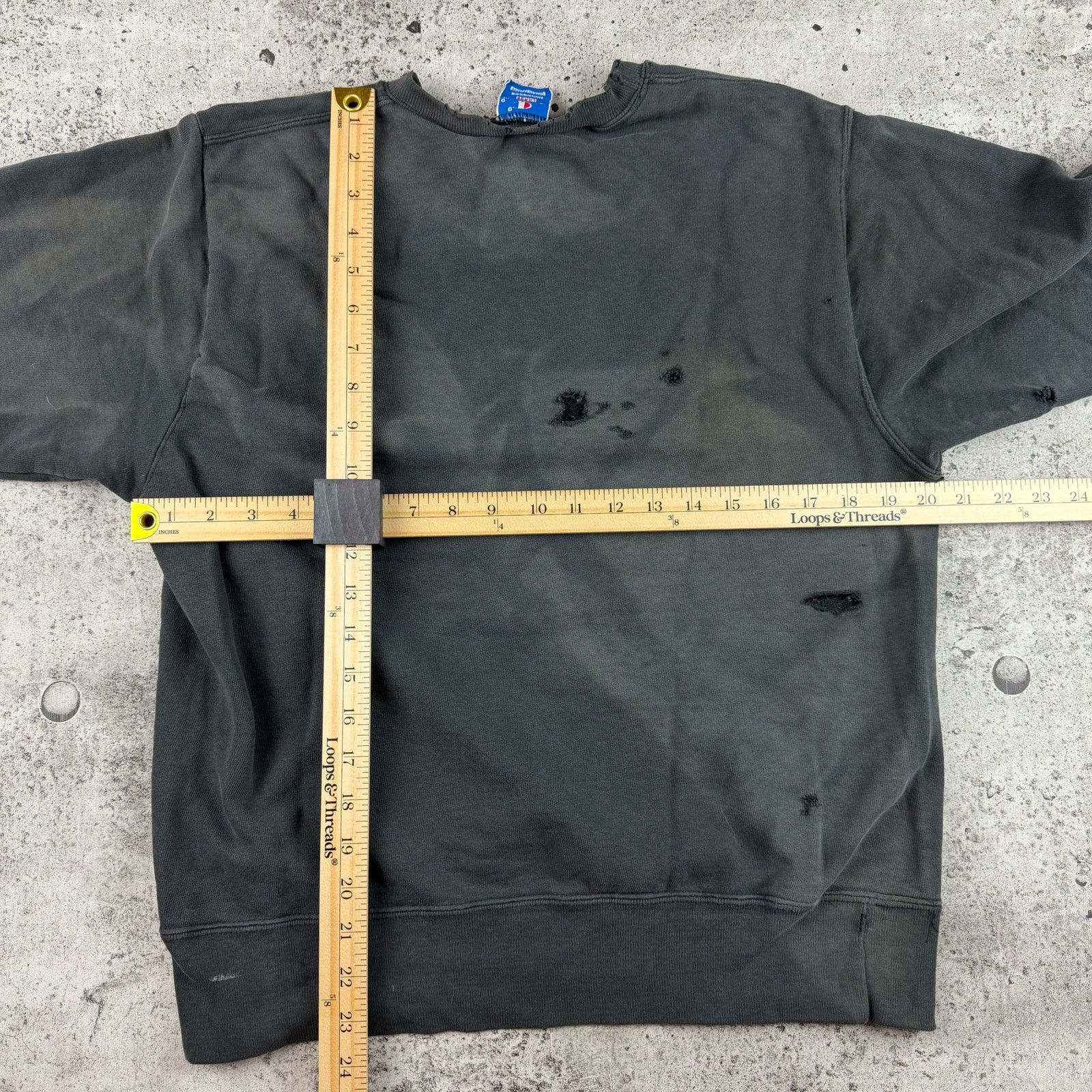 Champion Vintage Champion Sweatshirt Distressed Size Medium USA Made Size US M / EU 48-50 / 2 - 14 Thumbnail
