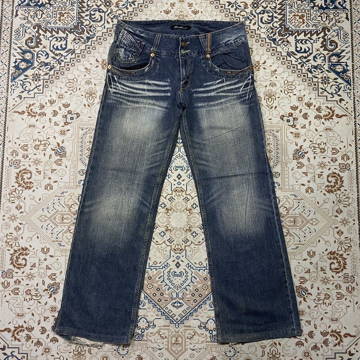 If Six Was Nine × Japanese Brand × Le Grande Bleu (L.G.B.) 2000s Y2K Root Three Beautiful Fade Distressed Jeans Size US 30 / EU 46 - 1 Thumbnail