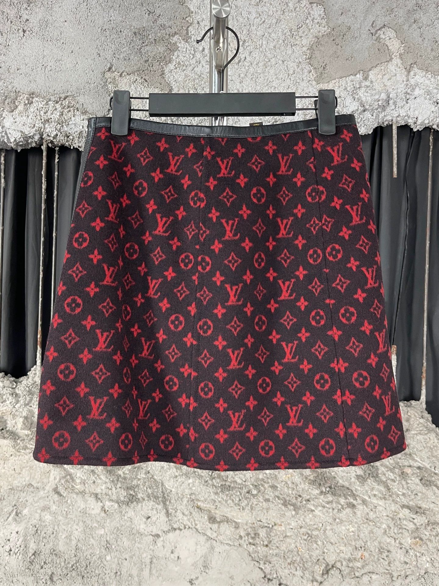 Louis Vuitton LV Monogram Wool Mini Skirt Women's Size 36 Size 26" / US 2 / IT 38 - 1 Thumbnail