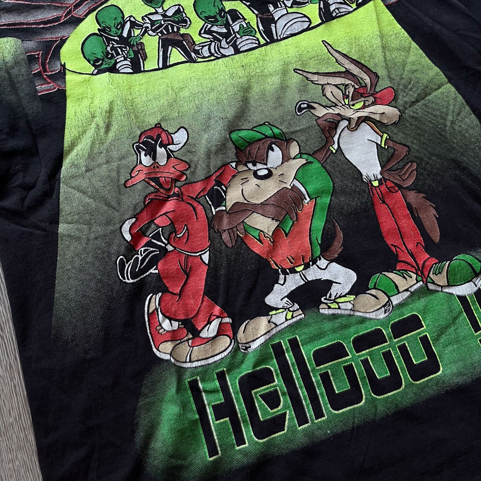 Vintage Vintage 90s Looney Tunes UFO Alien All Over Print T Shirt Size US L / EU 52-54 / 3 - 6 Thumbnail