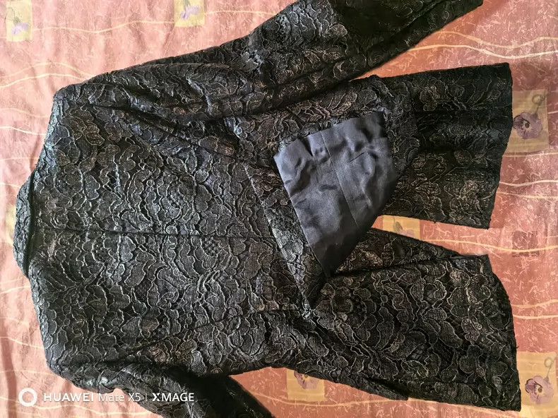 Alexander McQueen Alexander McQUEEN Lace suit, size 40, 39 shoulders, 88 ches Size XS / US 0-2 / IT 36-38 - 3 Thumbnail