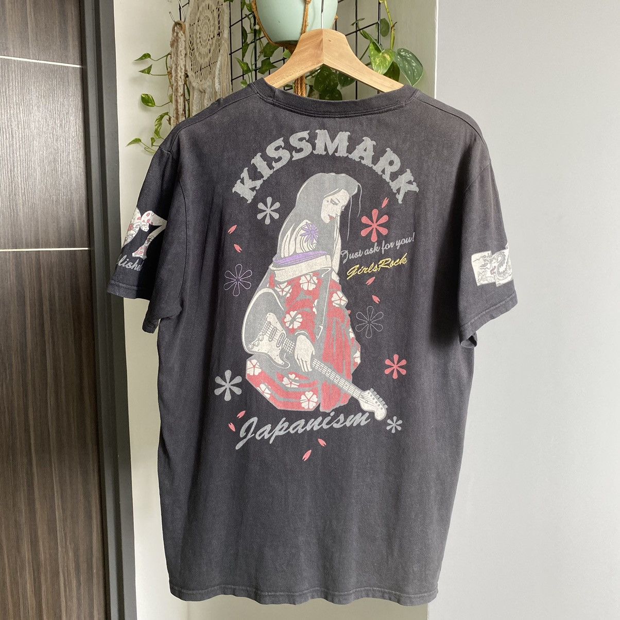 Japanese Brand Thrashed Faded Vintage Y2K Kissmark Girl Rock ERD GRUNGE TEE Size US L / EU 52-54 / 3 - 1 Thumbnail