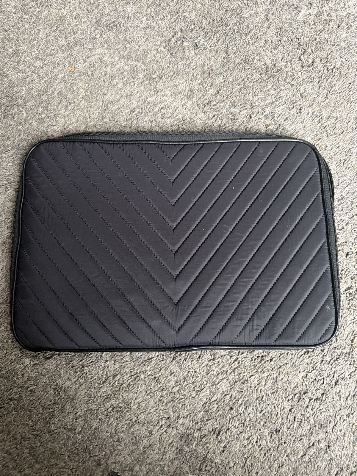 Victoria's Secret Victoria’s Secret Laptop Zip Around Sleeve Size ONE SIZE - 4 Thumbnail