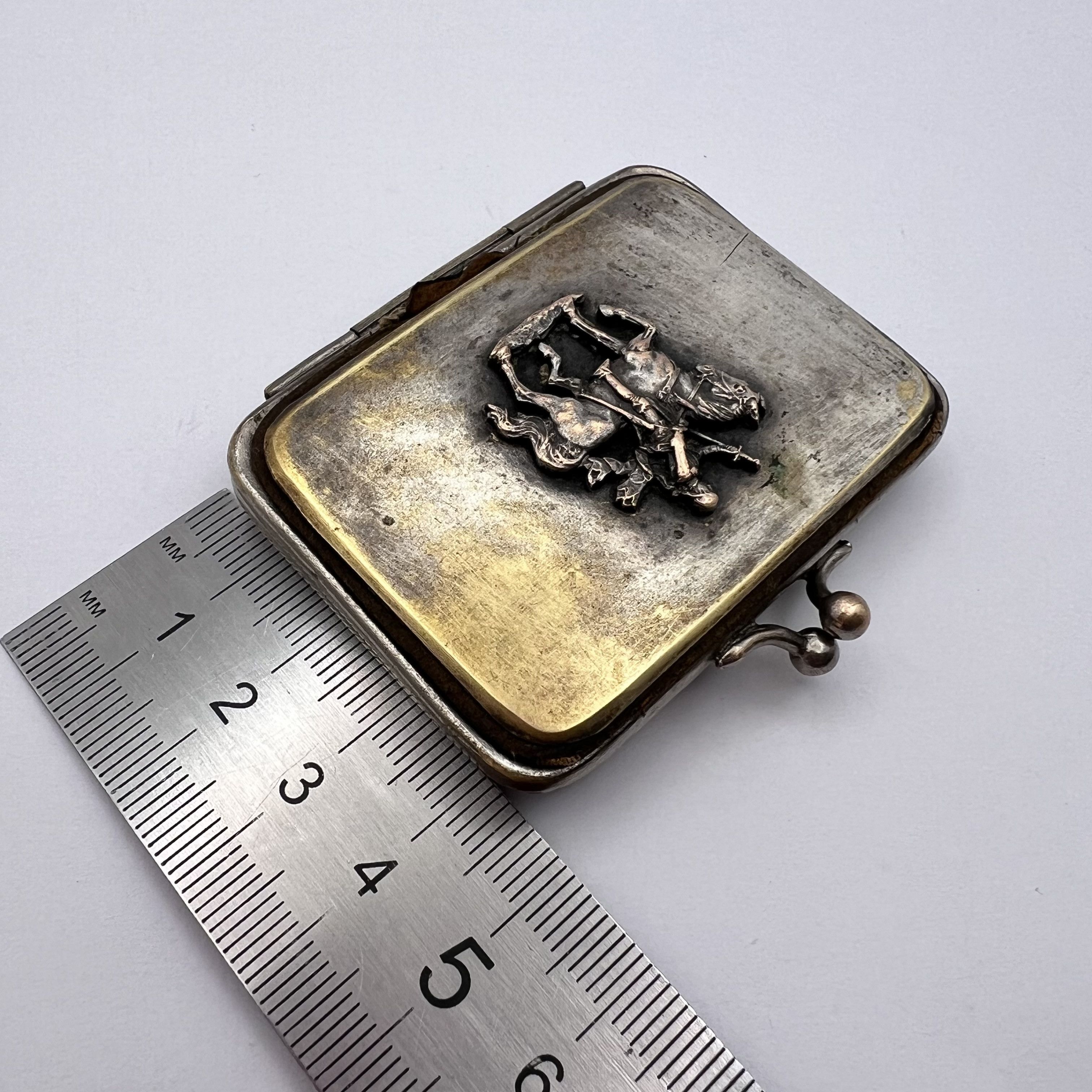 Vintage Antique Brass Coin Purse Gold Plated Knight Horse Motif Size ONE SIZE - 2 Thumbnail