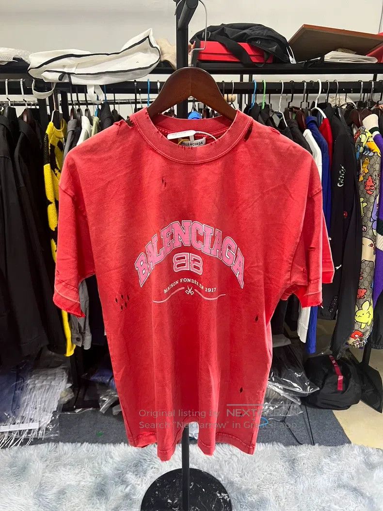 Balenciaga Balenciaga Distressed Short-Sleeve T-Shirt Size US S / EU 44-46 / 1 - 1 Thumbnail