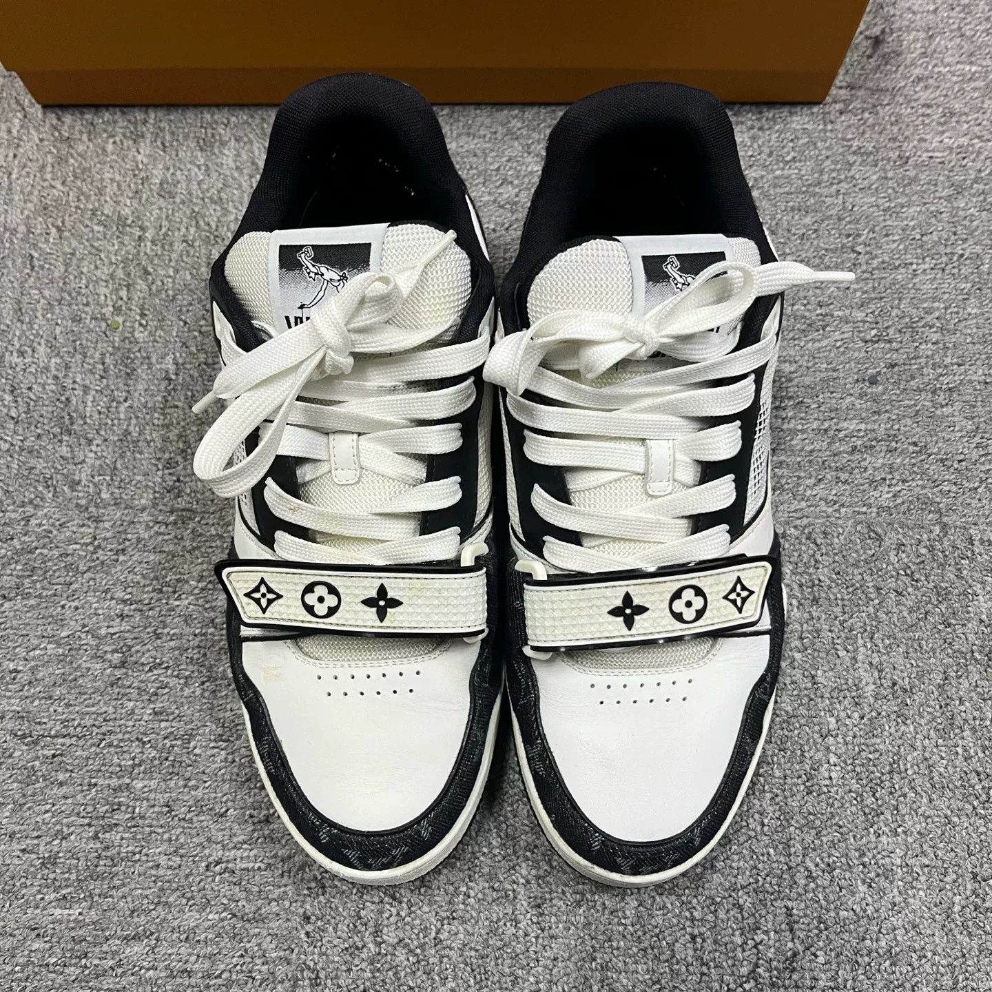 Louis Vuitton Louis Vuitton Black White Calf Leather Sneakers Size US 9 / EU 42 - 3 Thumbnail
