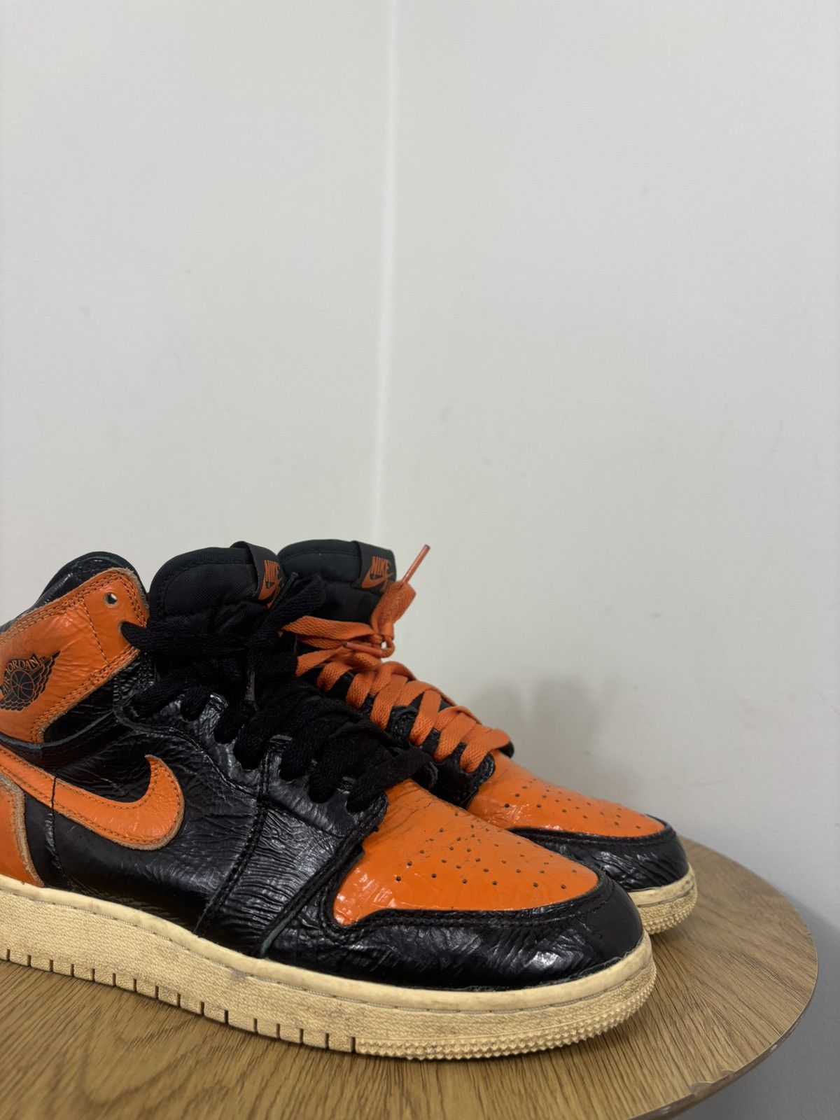 Jordan Brand Air Jordan 1 Retro High OG Shattered Backboard 3.0 Sneakers Size US 6 / EU 39 - 4 Thumbnail