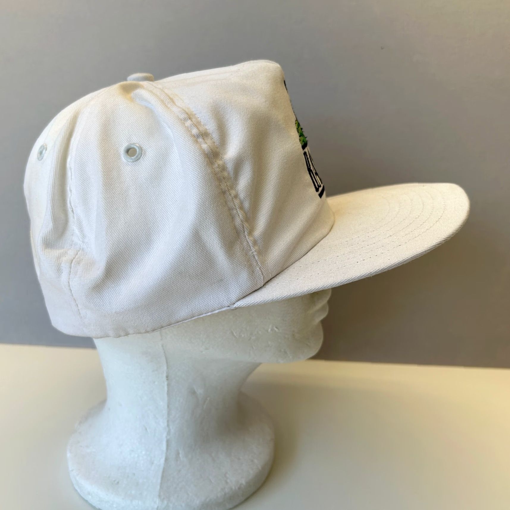 Vintage VINTAGE Basic B.A.S.I.C. Wine Bottle Grapes Snapback Hat White Size ONE SIZE - 4 Thumbnail