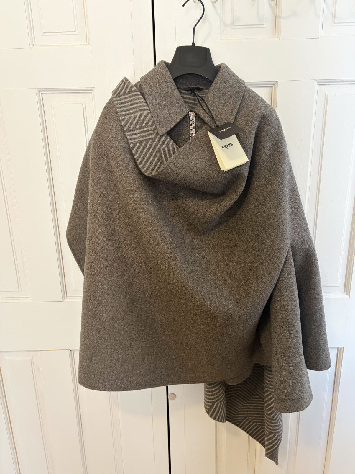 Fendi Fendi Runway Wool Coat with Cape Design Size US L / EU 52-54 / 3 - 4 Thumbnail