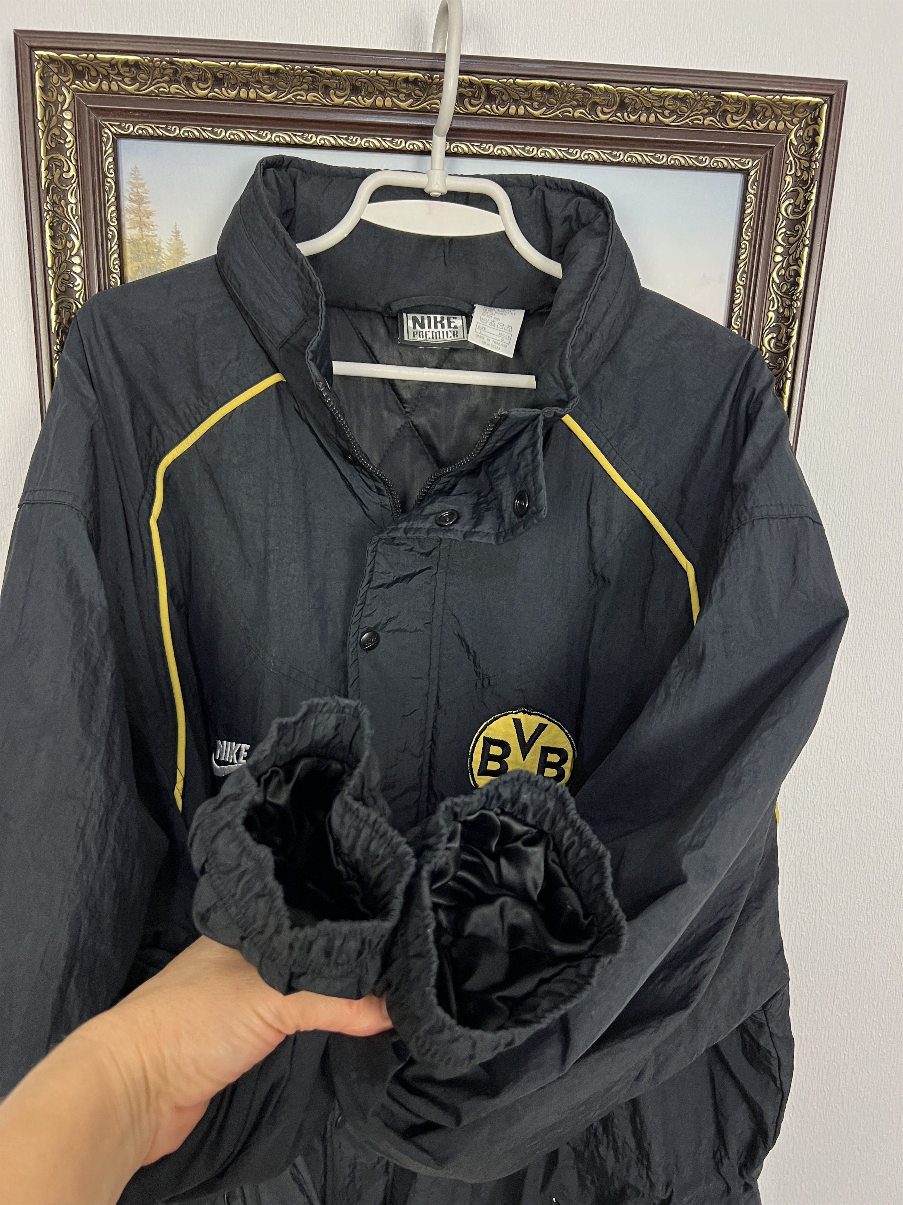 Nike Vintage Borussia Dortmund Football Jacket Soccer Long Bomber Size US L / EU 52-54 / 3 - 7 Thumbnail