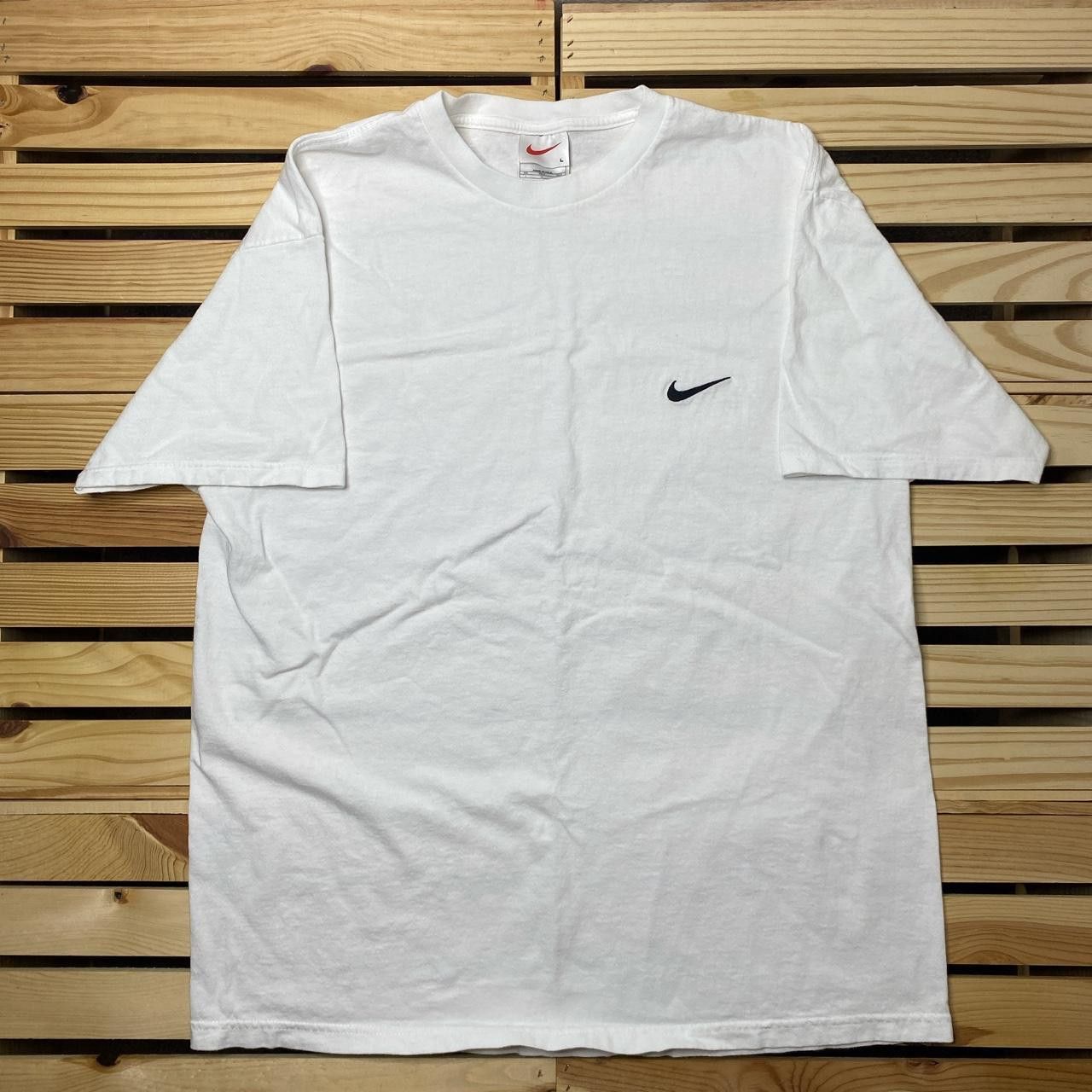 Nike Vintage Nike White Embroidered Tee Size Large Size US L / EU 52-54 / 3 - 1 Thumbnail