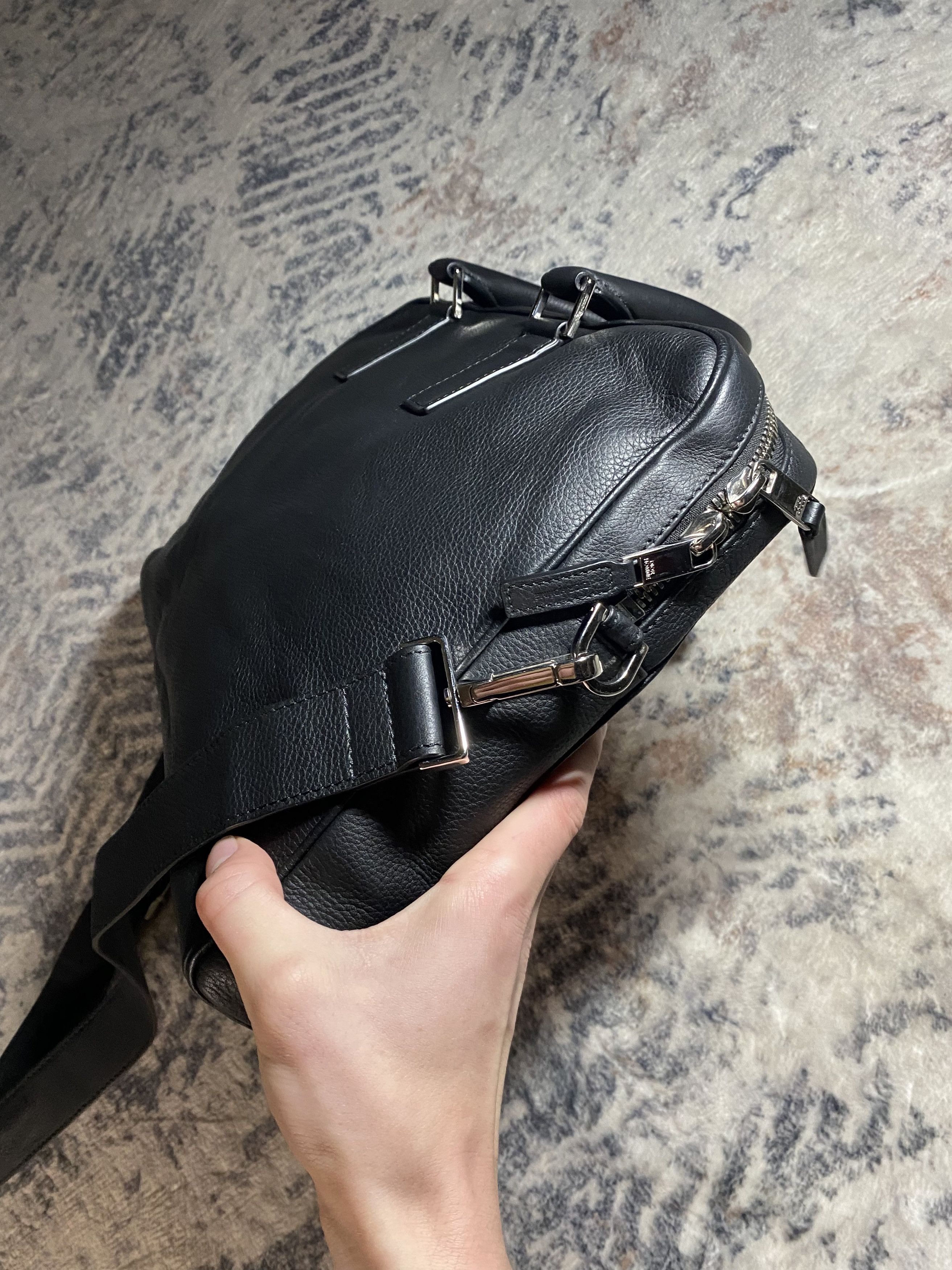 1/1 Dior FW17 Runway Gradient Leather Black Messenger Bag