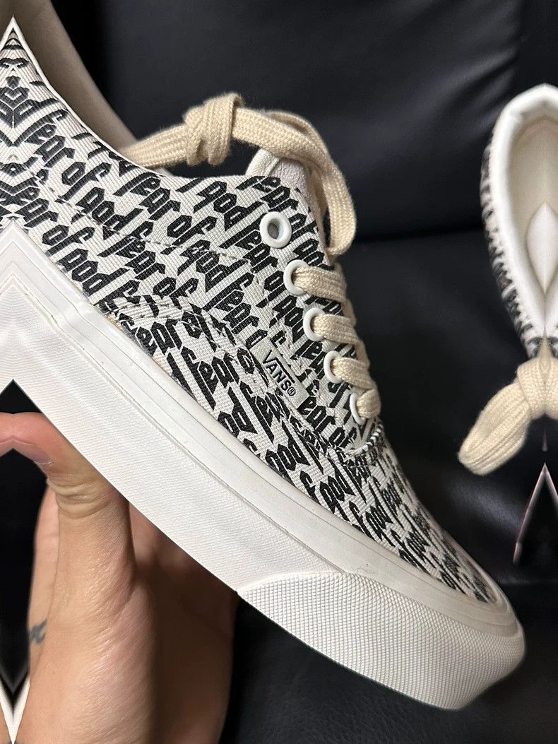 Fear of God Fear of God The first generation of co-branded canvas shoe Size US 10 / EU 43 - 8 Thumbnail