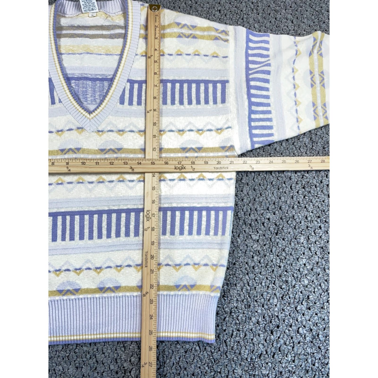 Vintage VINTAGE HEAD Geometric Knit Sweater Mens Large White Purple V-Neck Pullover 90s Style Embroidered Accent Knitwear Size US L / EU 52-54 / 3 - 5 Thumbnail