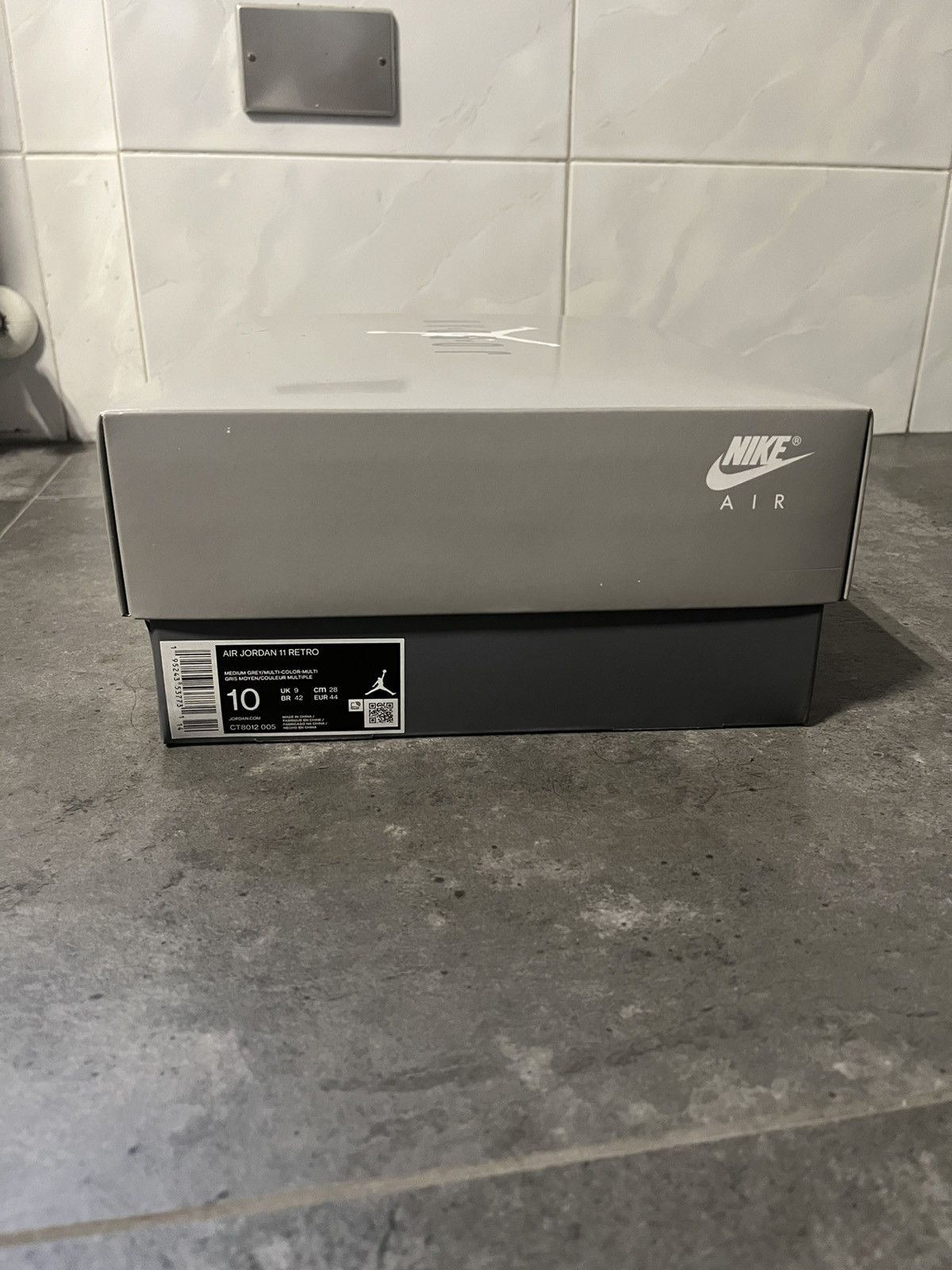Nike Jordan 11 Cool Grey Size US 10 / EU 43 - 7 Thumbnail