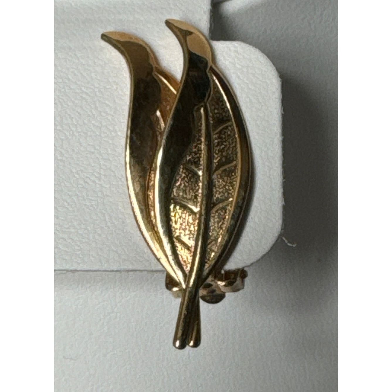 Vintage Vintage mid century gold leaf clip on earrings Size ONE SIZE - 5 Thumbnail