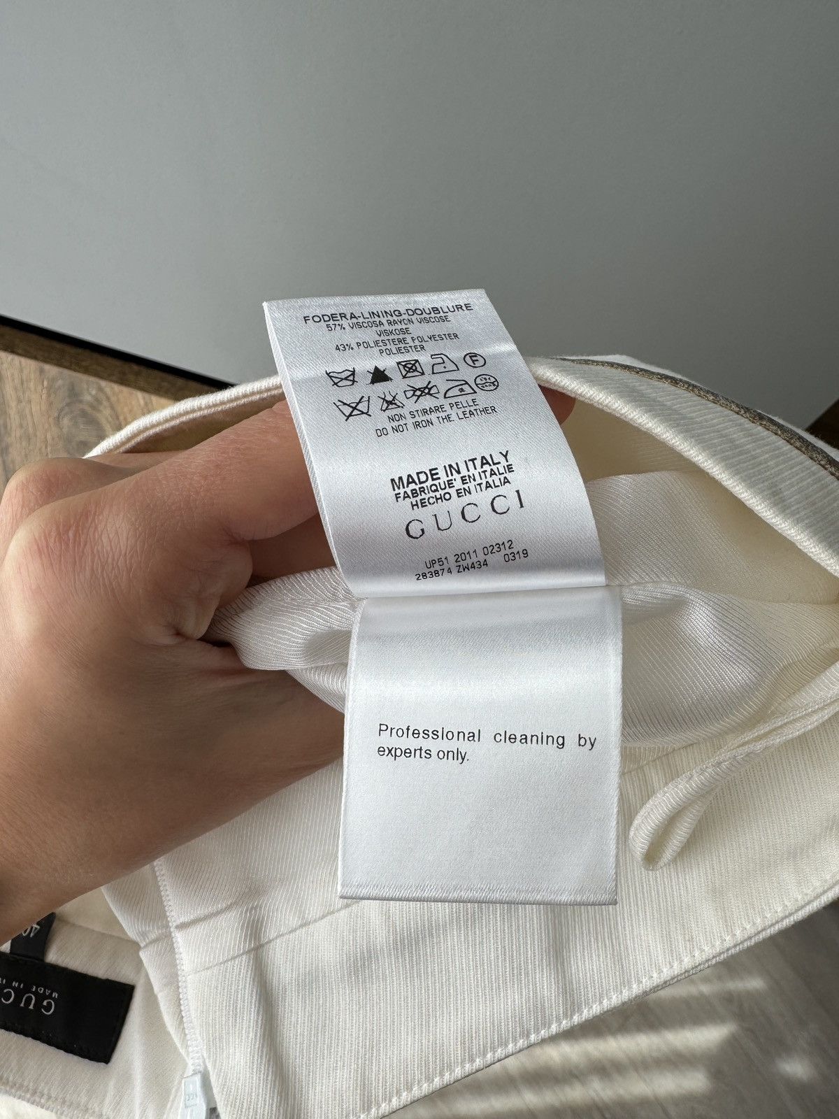 Gucci Vintage Gucci Cream Golden Line Skirt Size 27" / US 4 / IT 40 - 8 Thumbnail