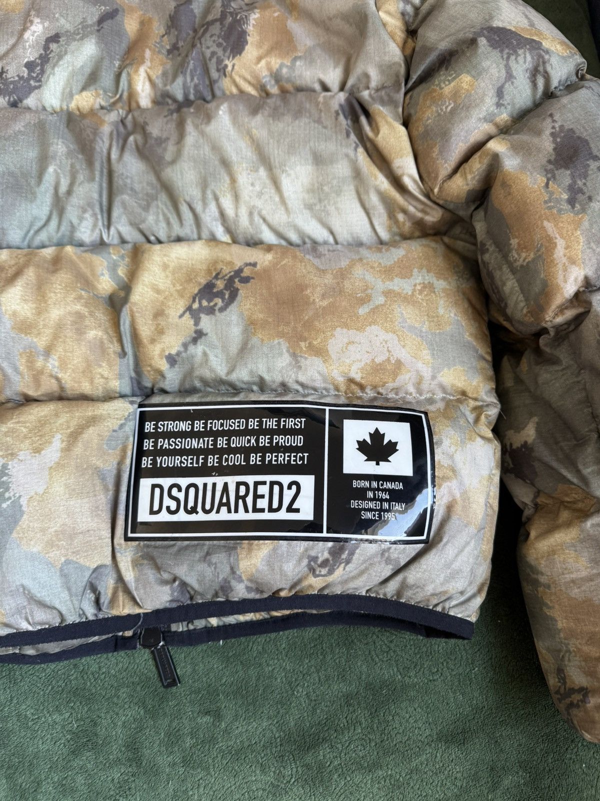 Dsquared2 Dsquared2 camo puffer Size US S / EU 44-46 / 1 - 5 Thumbnail