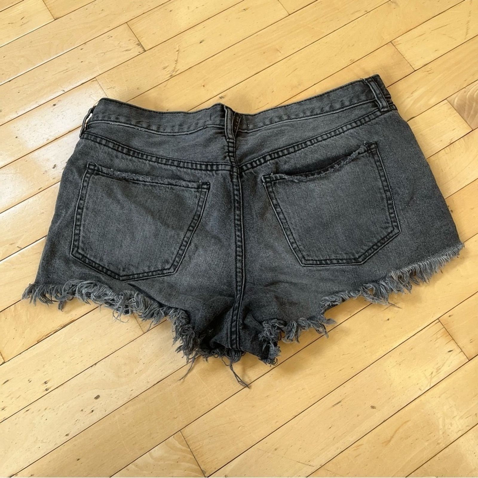 Other We The Free People Jean Shorts Low Waist Fray 2" Hem Size 30 Size 30" / US 8 / IT 44 - 3 Thumbnail