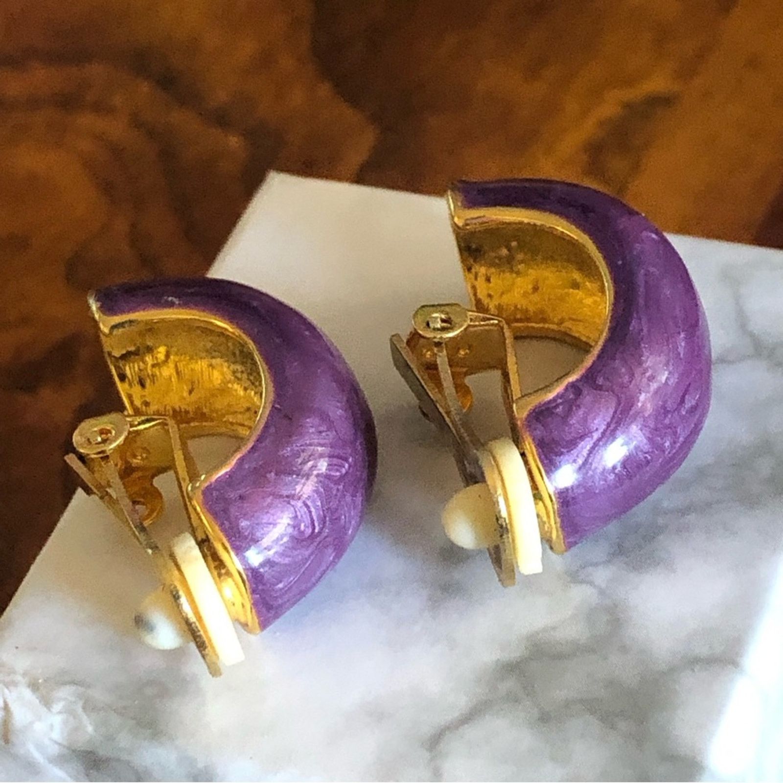 Vintage Vintage KOKO signed purple swirl enamel clip on earrings Size ONE SIZE - 7 Thumbnail