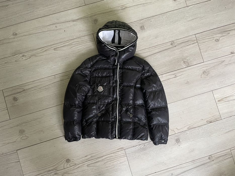 Moncler quincy jacket glossy black best sale