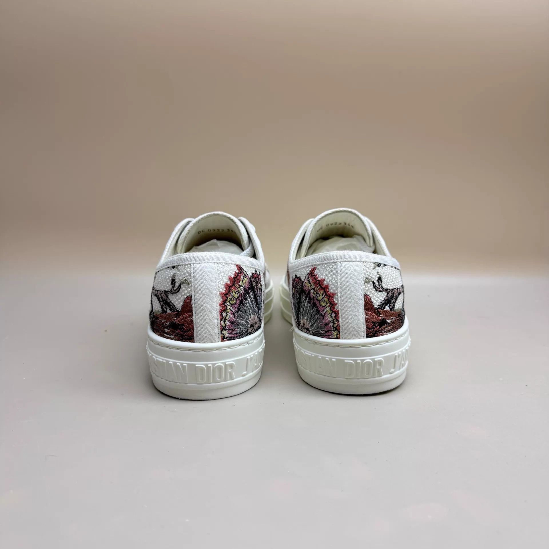 Dior Dior Floral Embroidered Sneaker EU 36.5 - Like New Size US 6 / IT 36 - 3 Thumbnail