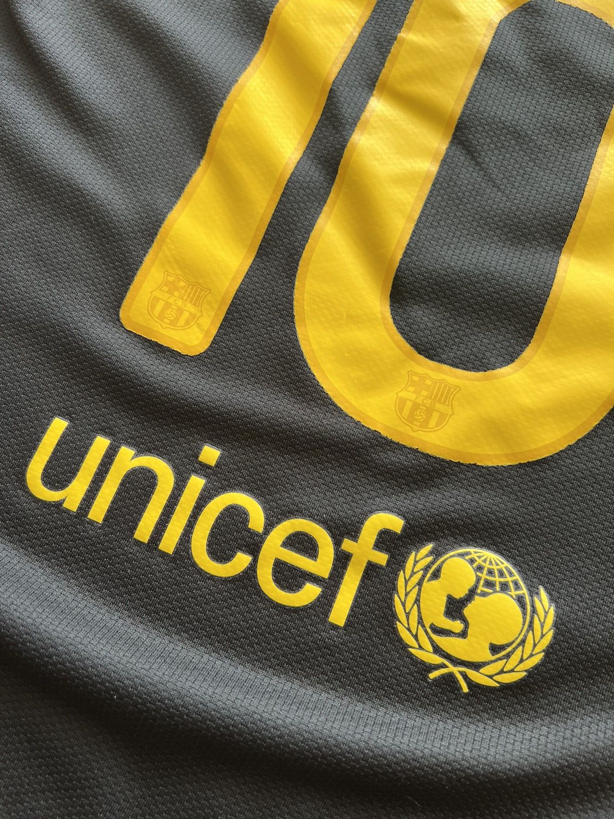 Nike Nike vintage FC Barcelona 2011/12 away jersey soccer shirt Size US S / EU 44-46 / 1 - 8 Thumbnail