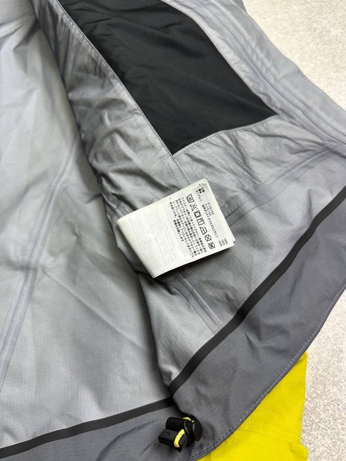 Peak Performance Vintage Peak Performance Shell Waterproof Jacket Rare L Size US L / EU 52-54 / 3 - 10 Thumbnail