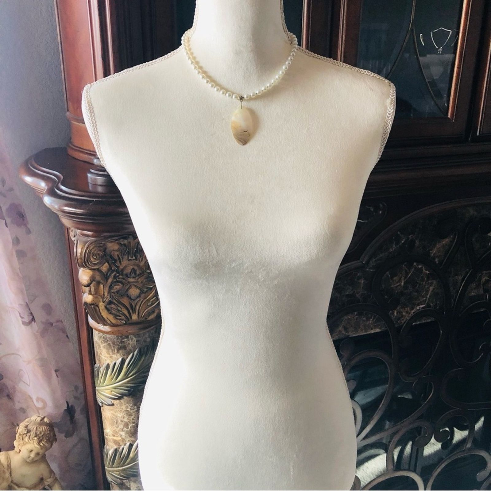 Handmade Handcrafted repurpose elegant shell pendant Pearl necklace Size ONE SIZE - 5 Thumbnail