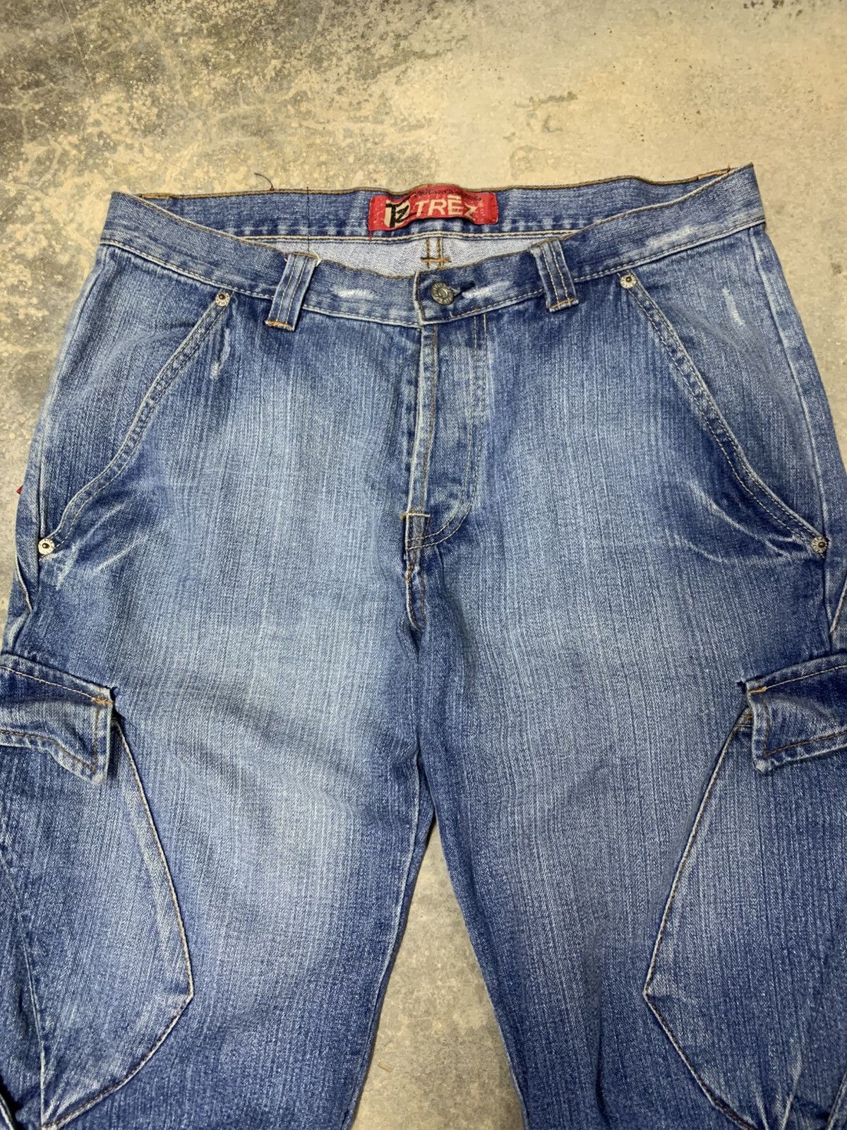 Distressed curve leg TREZ Cargo Jean