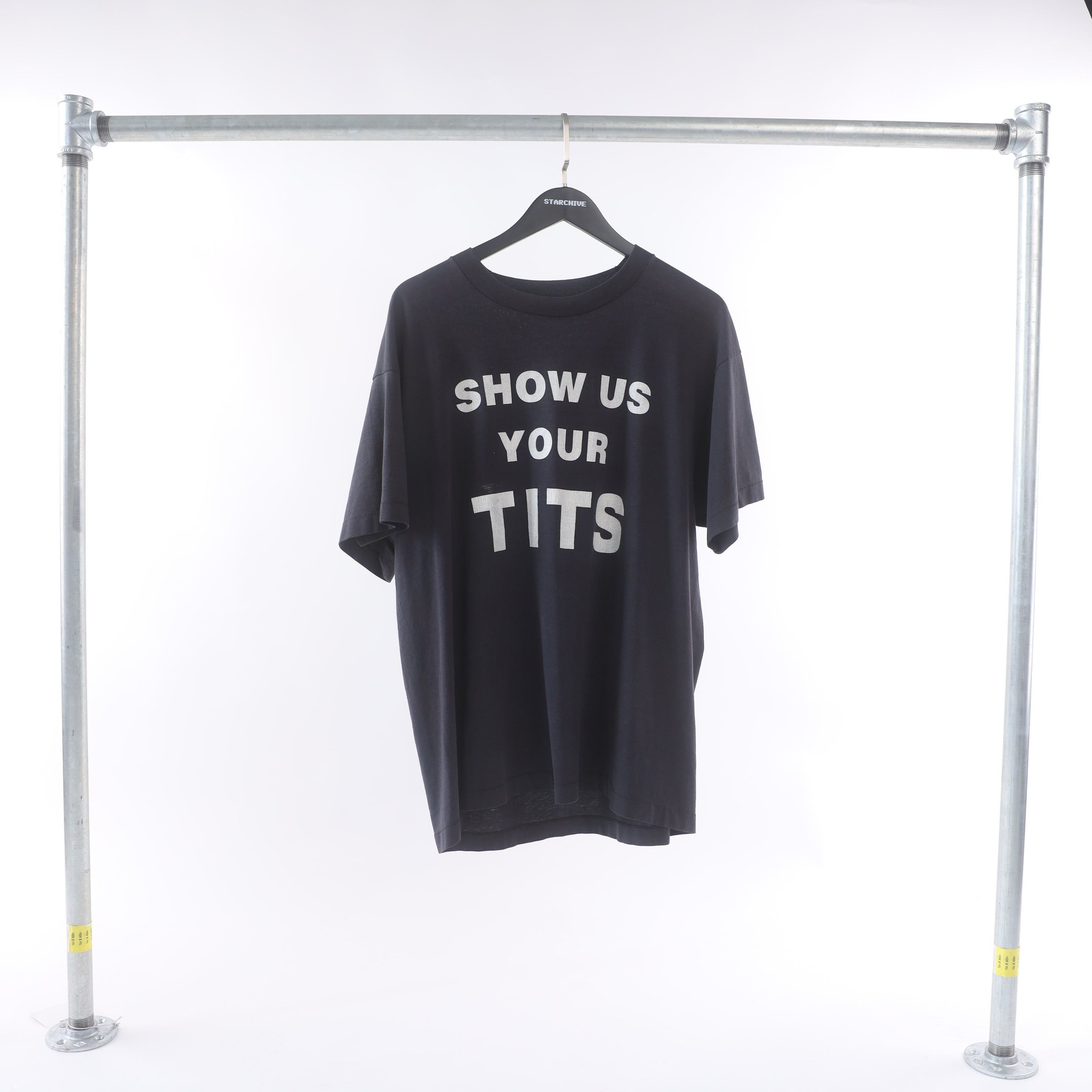 Vintage Vintage Show Us Your Tits Old Iron Gym T-Shirt Size US XL / EU 56 / 4 - 3 Thumbnail