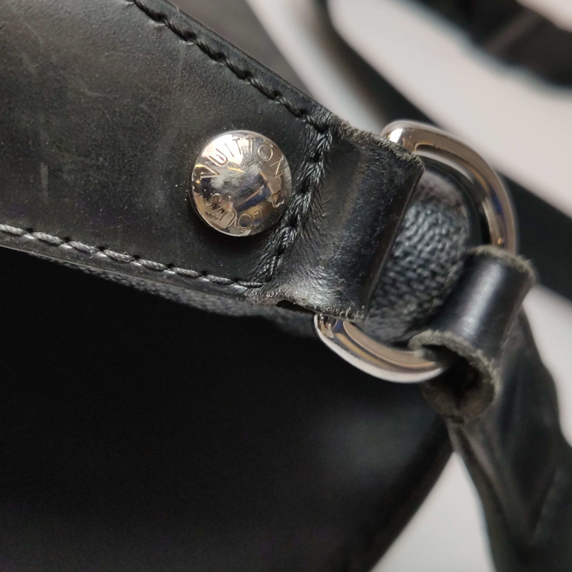 Louis Vuitton Louis Vuitton (LV) District leather checkerboard flap messe Size ONE SIZE - 5 Thumbnail